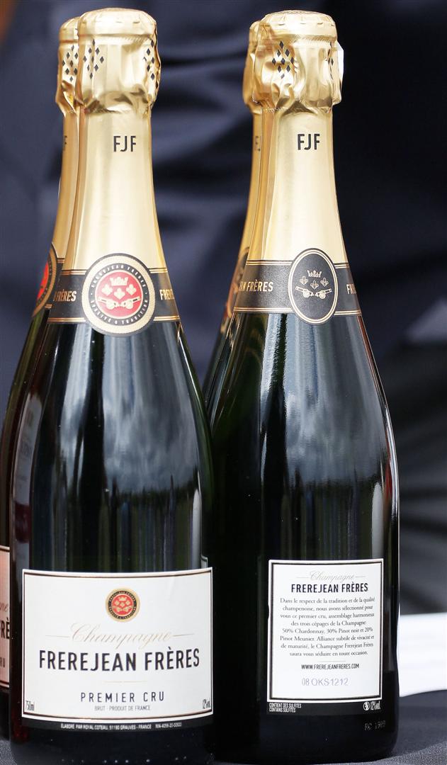 6-2013 Polo season in U.K. kicked offChampagne